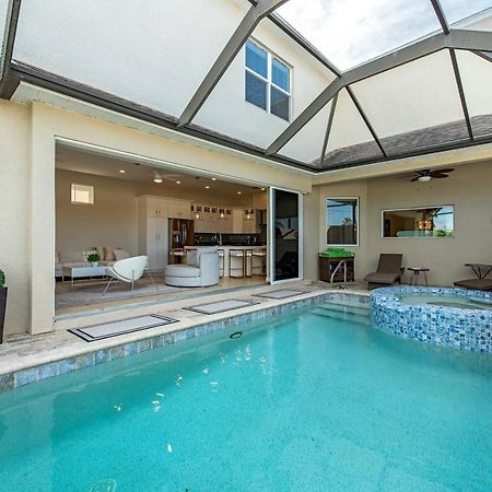 Vacation Home With Pool. 4 Bedrooms. Sleeps 10 Naples Exterior photo