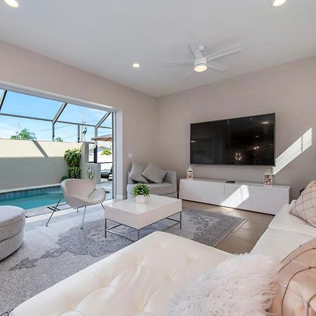 Vacation Home With Pool. 4 Bedrooms. Sleeps 10 Naples Exterior photo