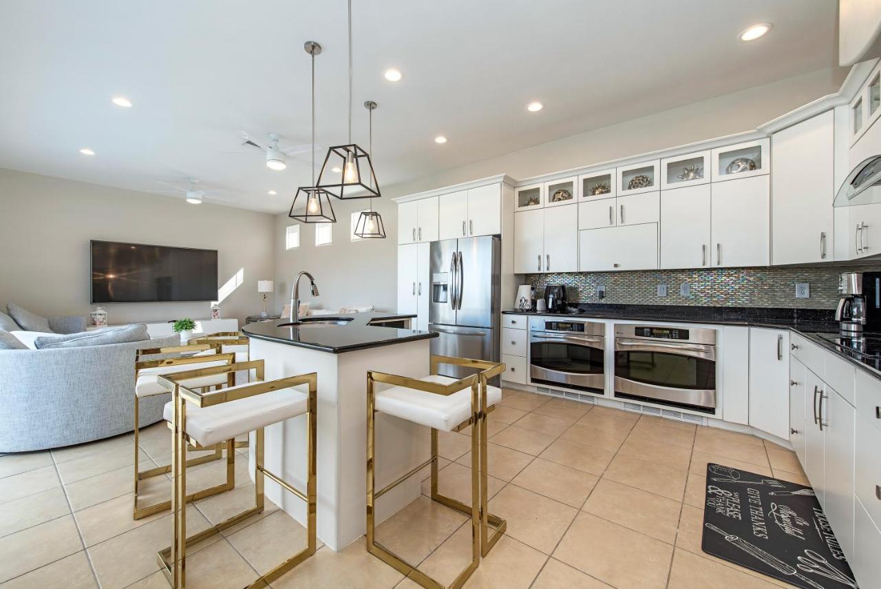 Vacation Home With Pool. 4 Bedrooms. Sleeps 10 Naples Exterior photo
