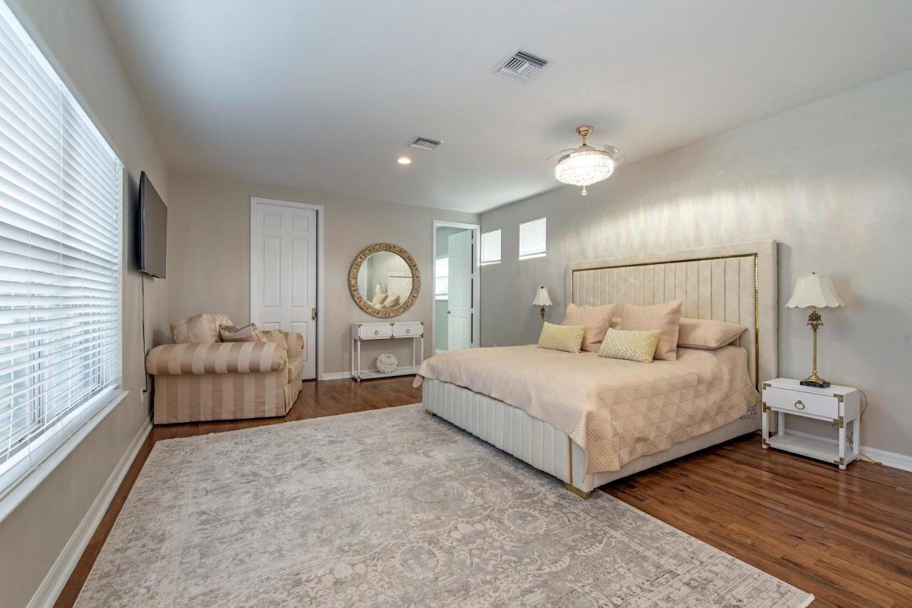 Vacation Home With Pool. 4 Bedrooms. Sleeps 10 Naples Exterior photo